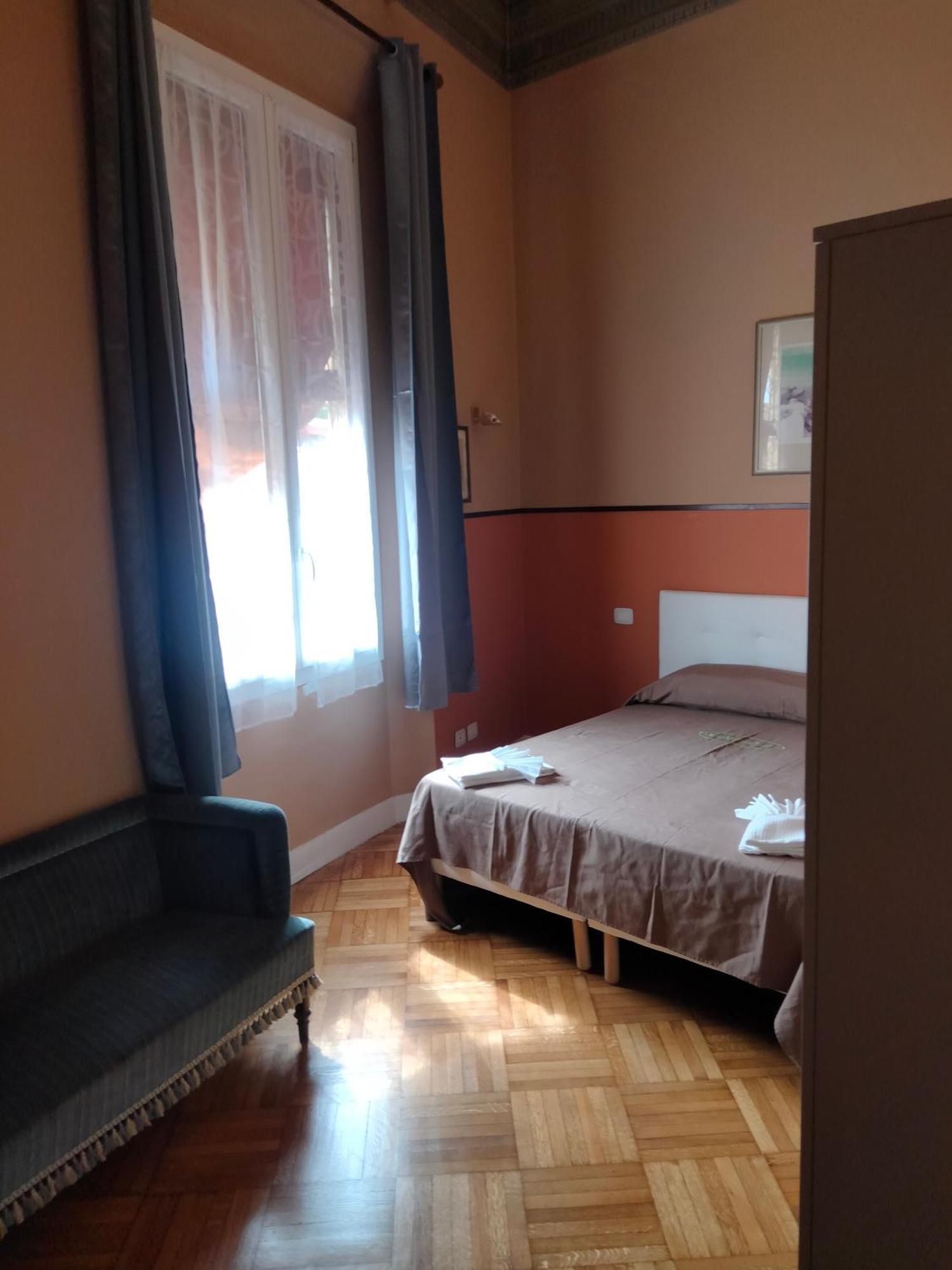 Due Torri Palace - Bolognacentro Luxury Rooms, Bologna